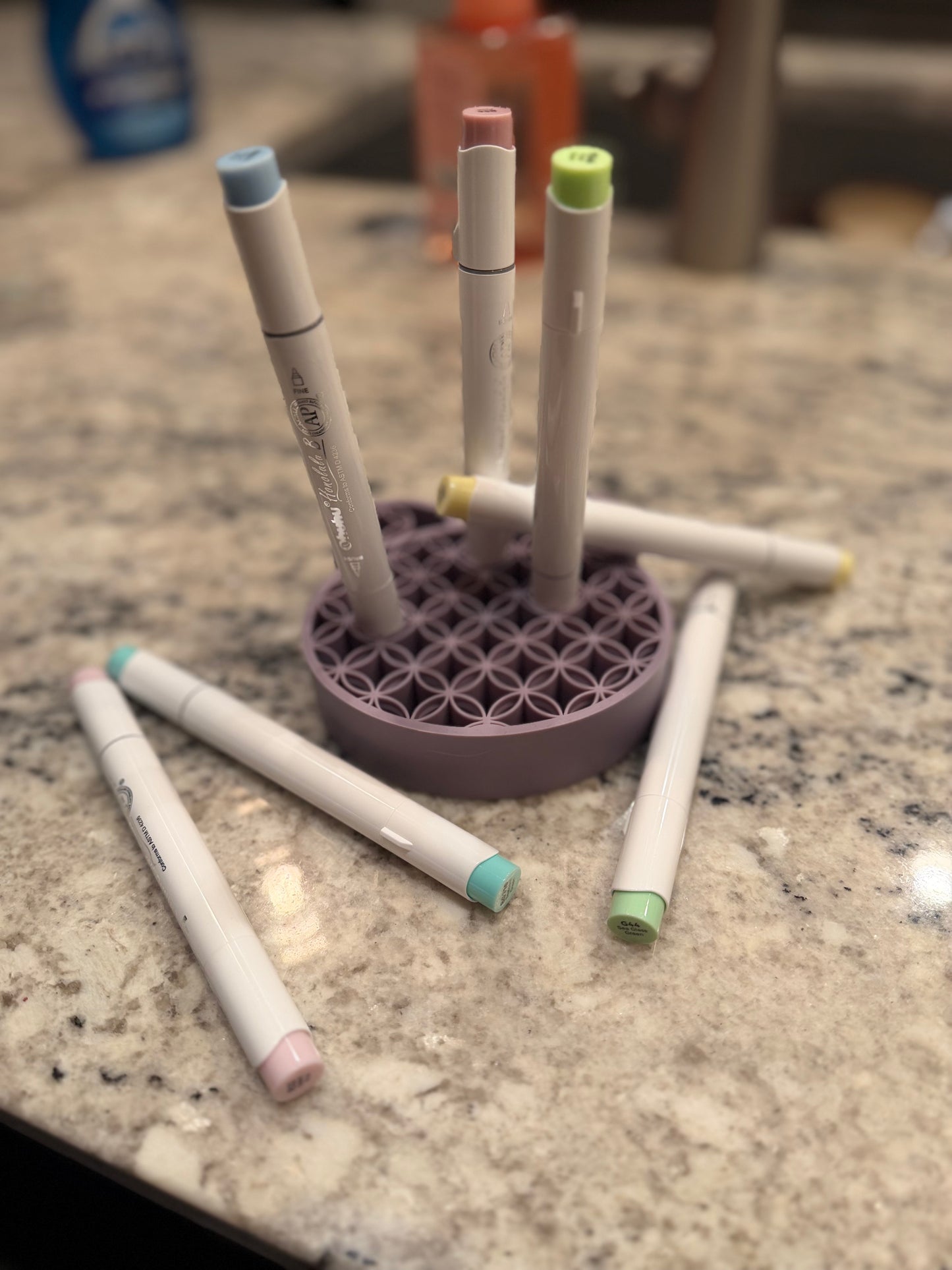 30-Slot Buddy Bear Marker Holder