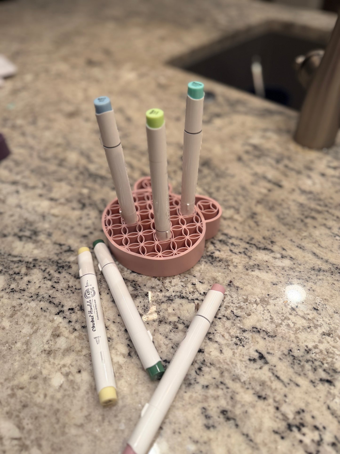 30-Slot Buddy Bear Marker Holder